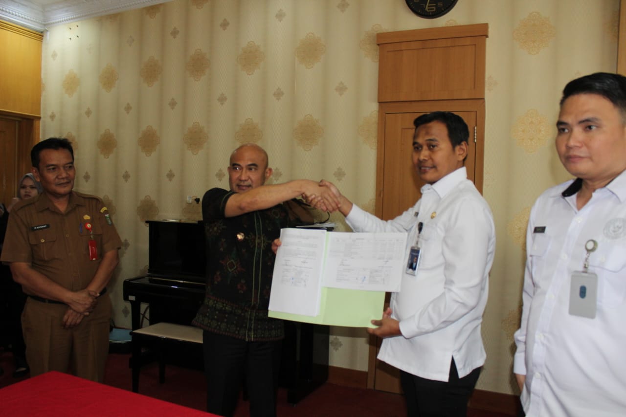 Pemkab Muara Bungo Serahkan Hibah Aset Daerah untuk Kantor Imigrasi